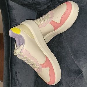 NWOT! Meraki tennis shoes